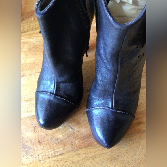 Nanett Lepore leather booties ! - Picture 3 of 8
